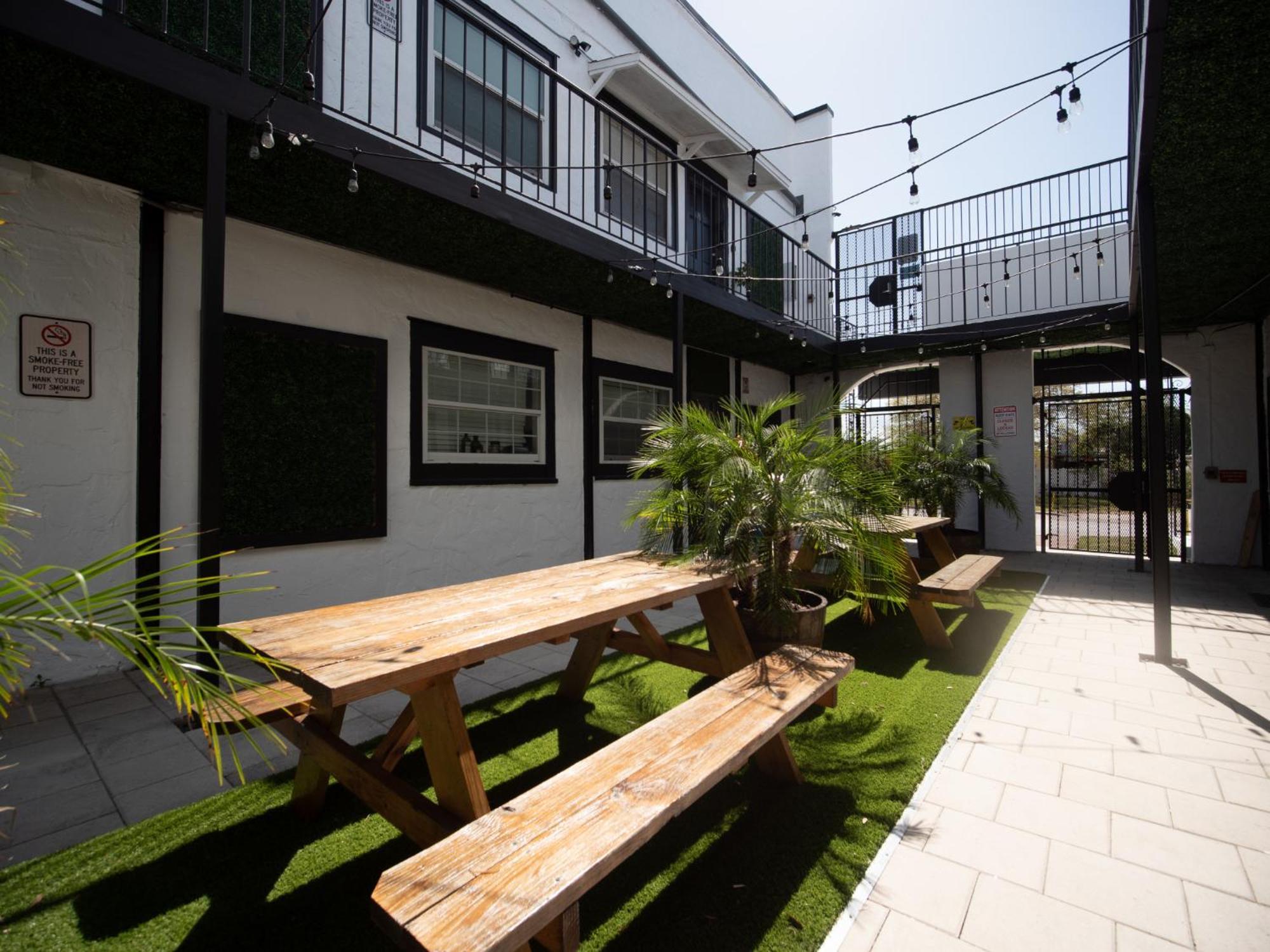 Modern Westshore Tampa Exterior photo